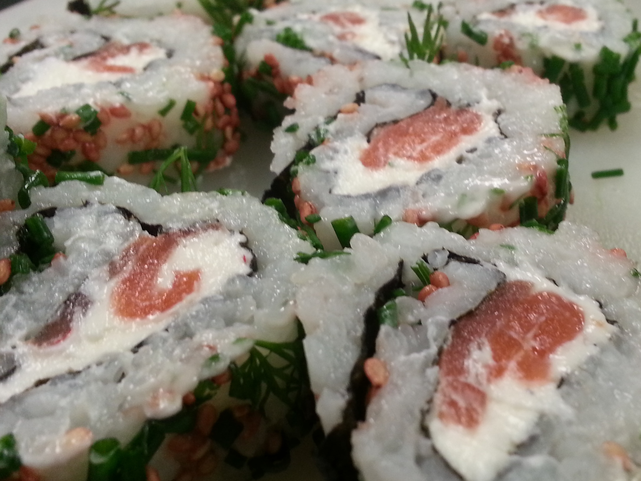 California Rolls roulé aux herbes fraîches, truite fumé et crème de ...